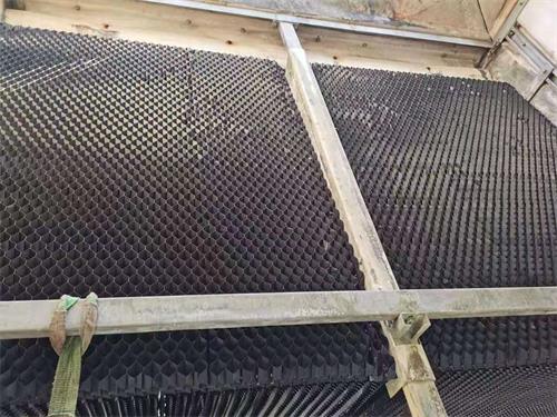 深圳招商銀行研發(fā)中心冷卻塔填料更換、底盤漏水補(bǔ)漏